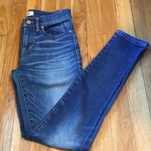 Madewell 8” skinny jeans- knee-rip edition